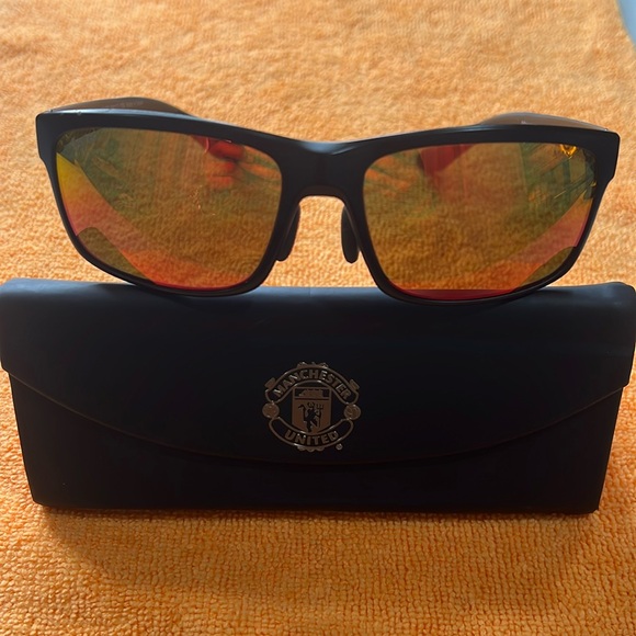 MAUI JIM  POKOWAI MANCHESTER UNITED OFFICIAL SUNGLASSES 😎